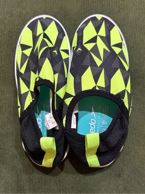 Speedo Kids Water Shoes XL (11–12) Neon Green Black Aqua Socks Swim Beach